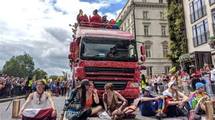 25,000 Fans Turn Out for Los Tres Tour Kick-Off in Anaheim