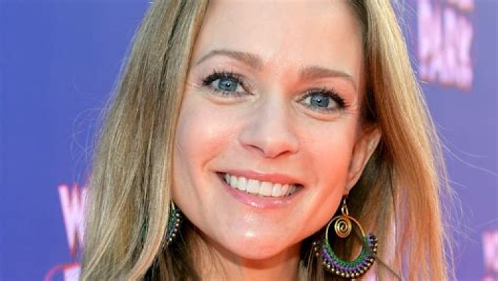 A.J. Cook Biography, Age, Wiki, Height, Weight, Boyfriend, Family & More