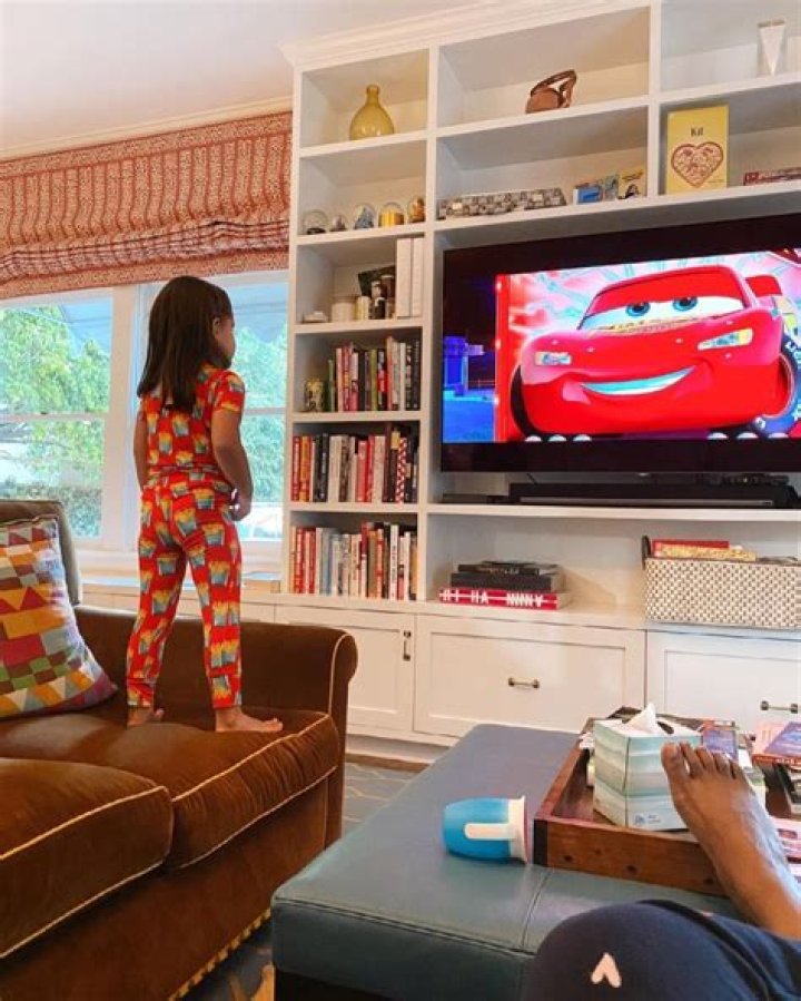 Actress Mindy Kaling’s Los Angeles Home Is Gorgeous! Take a Tour of Her Colorful 2-Story Pad