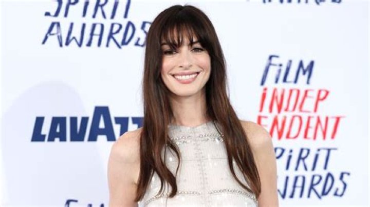 Anne Hathaway Blasts 'Gross' Chemistry Tests