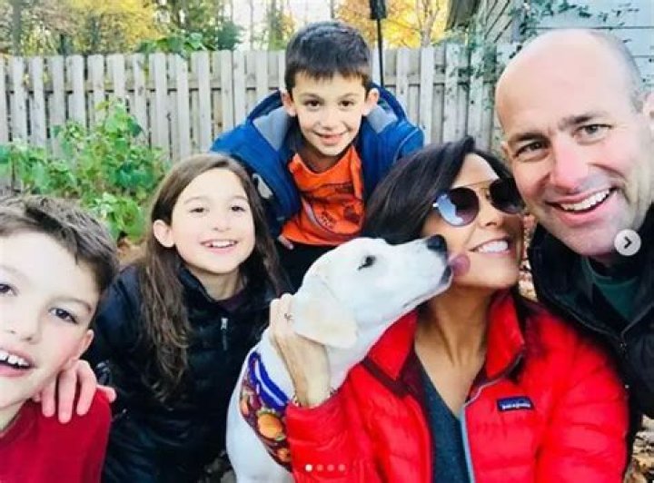 CBS Meg Oliver Bio: Husband, Height, Salary, Family