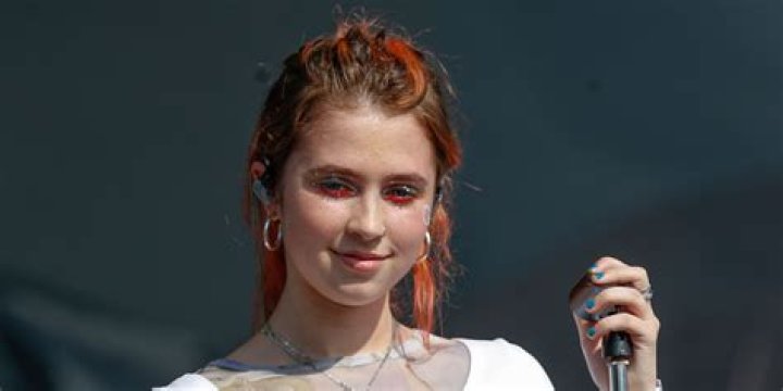 Clairo Announces 2022 North American Headlining Tour With Arlo Parks & Widowspeak Supporting