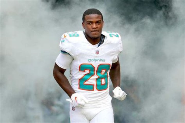 Devon Achane networth - yebscore.com