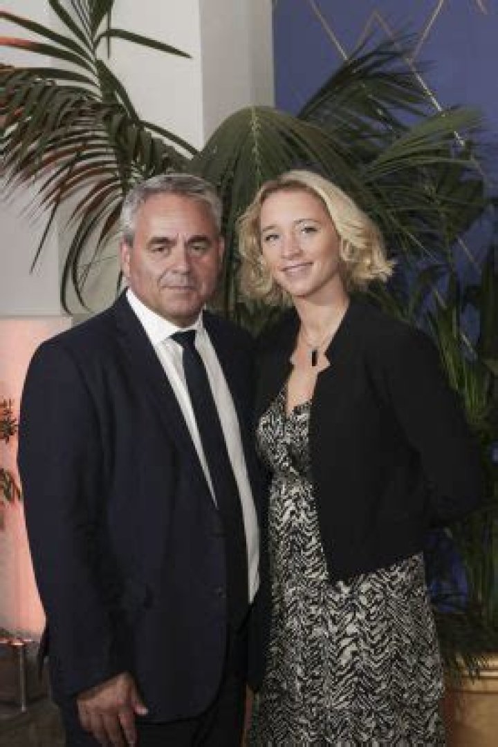 Emmanuelle Gontier (Ex Femme de Xavier Bertrand) wikipédia, biographie, épouse, origine, mari, nouveau compagnon, taille, enfant et plus