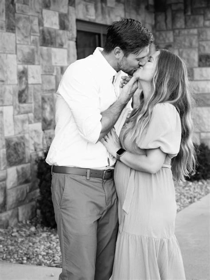 Hannah Duggar Baby Bump Photos: Pregnancy Pictures