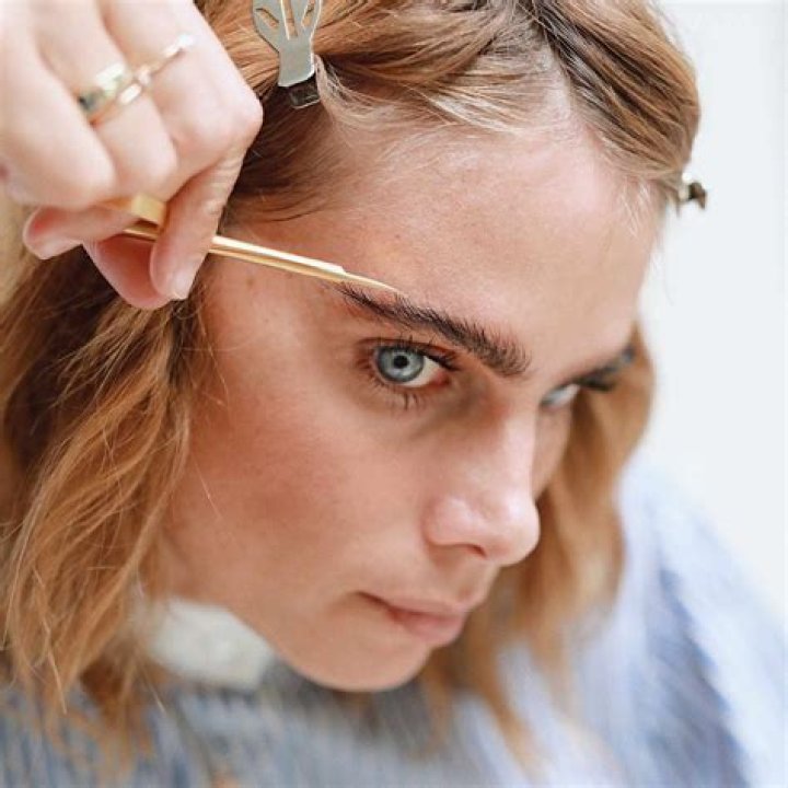 How to Trim Your Eyebrows Like a Total Pro