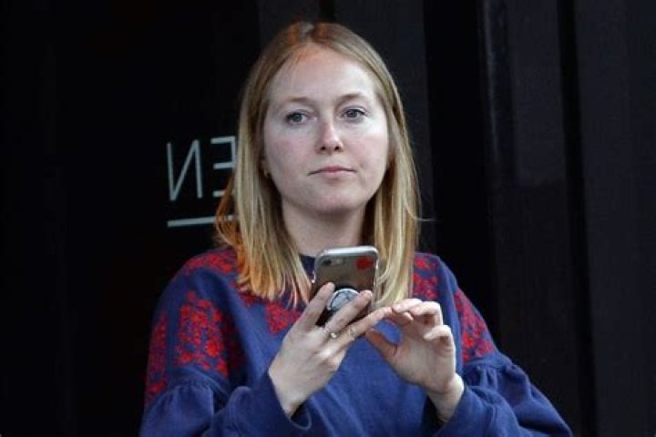 India Oxenberg Biography, Age, Wiki, Height, Weight, Boyfriend, Family & More