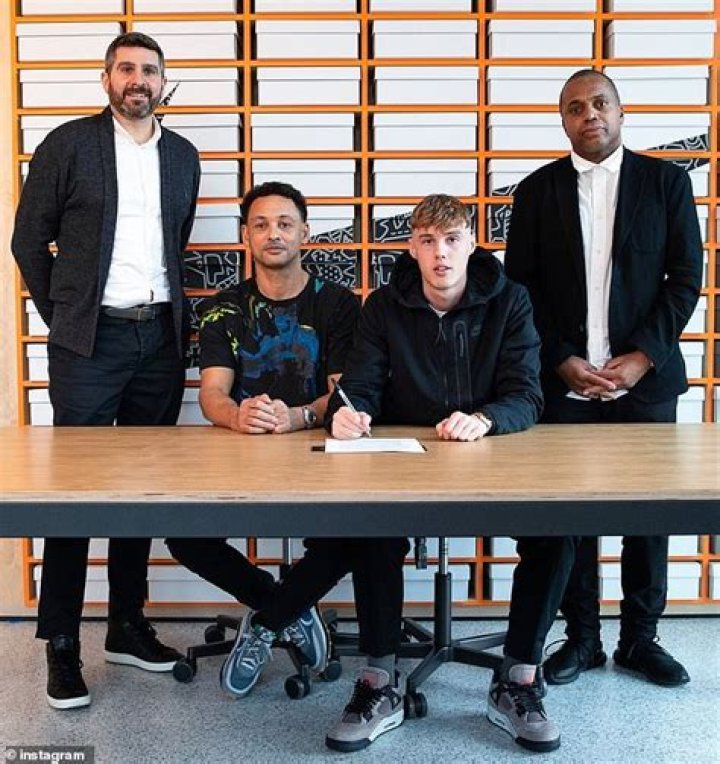 Is Jesse Palmer Related to Carson Palmer? The Truth Behind the NFL Quarterbacks