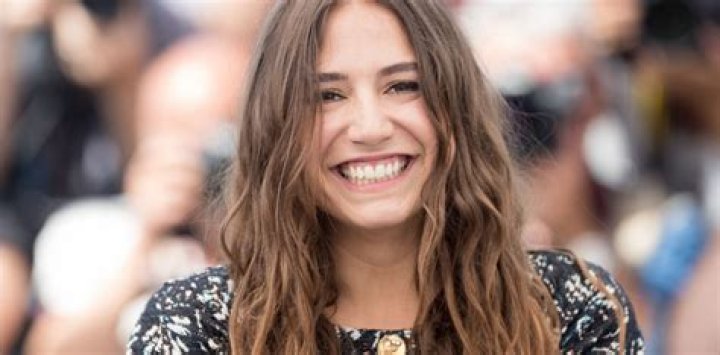 Izïa Higelin (Ex Femme de Bastien Burger) wikipédia, biographie, épouse, origine, mari, nouveau compagnon, taille, enfant et plus