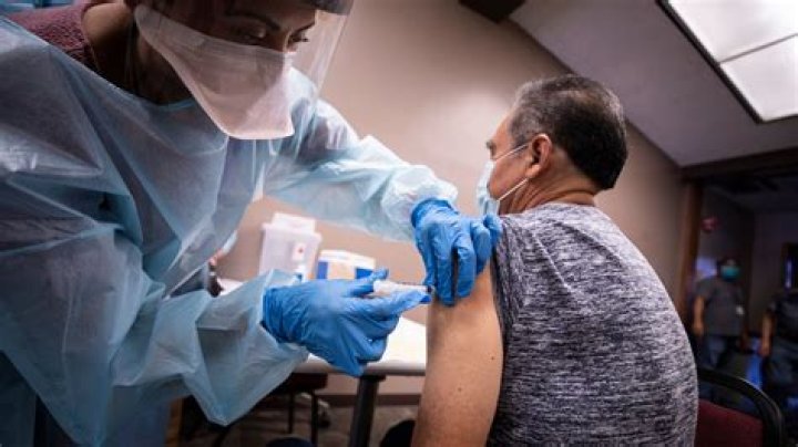 Joe Rogan APOLOGIZES after his COVID-19 Vaccine Controversy Affects Spotify Shares