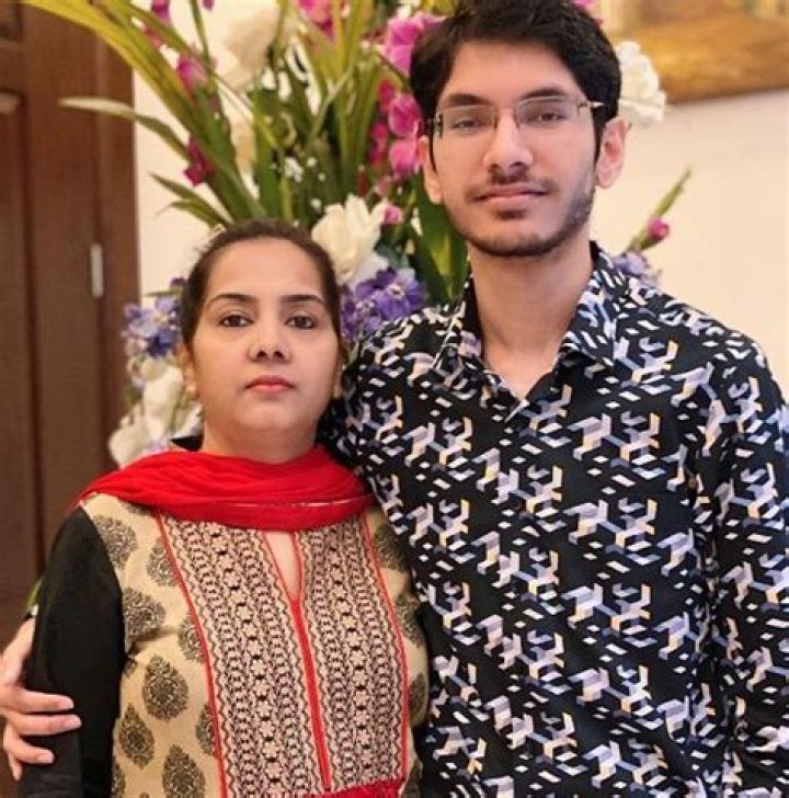 Kamaal R Khan (KRK) Height, Age, Wife, Children, Family, Biography & More » StarsUnfolded