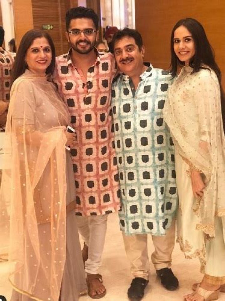 Karan Malhotra Height, Age, Wife, Family, Biography & More » StarsUnfolded