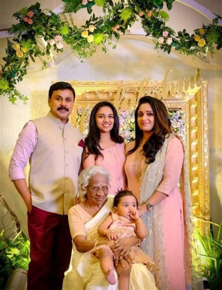 Kavya Madhavan Age, Boyfriend, Husband, Family, Children, Biography & More » StarsUnfolded