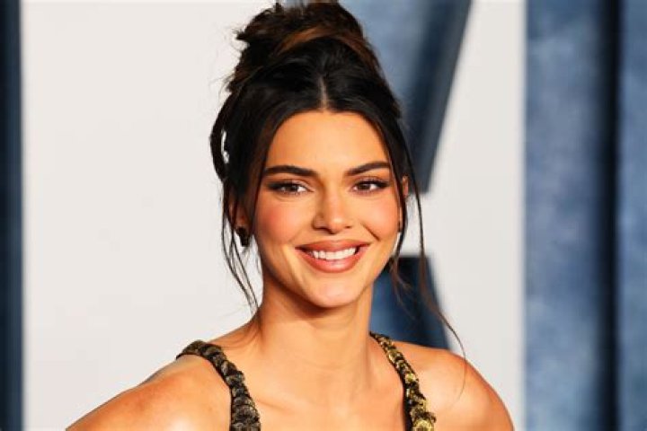 Kendall Jenner wikipédia, biographie, épouse, origine, mari, nouveau compagnon, taille, enfant et plus