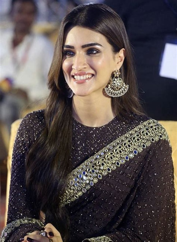 Kriti Sanon Wikipédia, biographie, épouse, origine, mari, nouveau compagnon, taille, enfant et plus