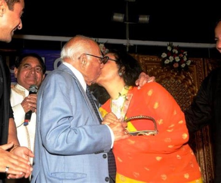 Leena Chandavarkar Age, Caste, Husband, Family, Biography & More » StarsUnfolded