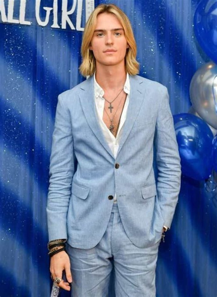 Luke Eisner Biography, Age, Wiki, Height, Weight, Girlfriend, Family & More