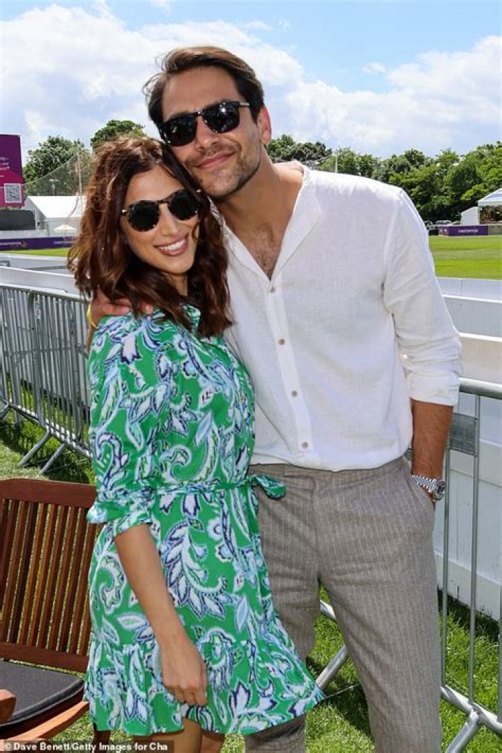 Luke Pasqualino Wife, Married, Girlfriend, Family