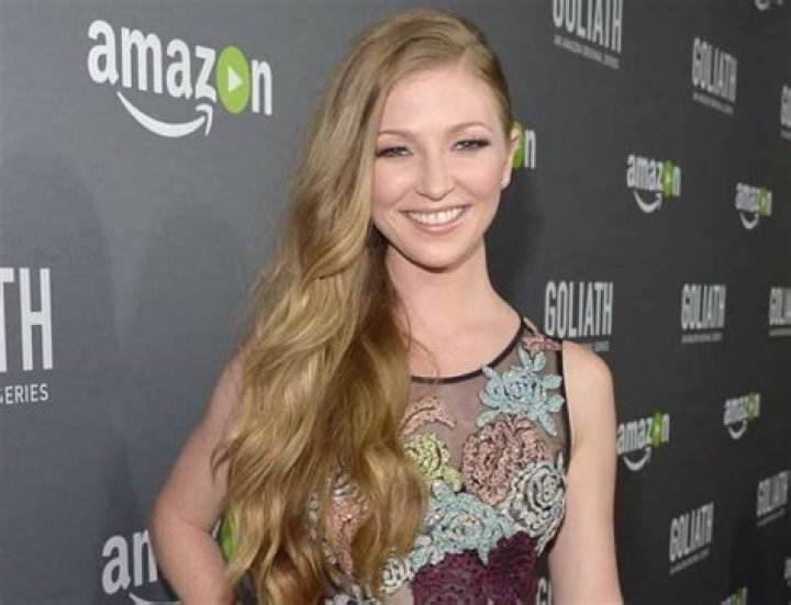 Mia Maples Biography, Age, Wiki, Height, Weight, Boyfriend, Family & More