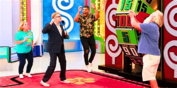 Naked Attraction's Anna in super awkward moment as naked contestant goes in for a kiss