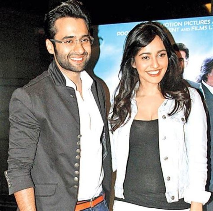 Neha Sharma Height, Age, Boyfriend, Family, Biography & More » StarsUnfolded