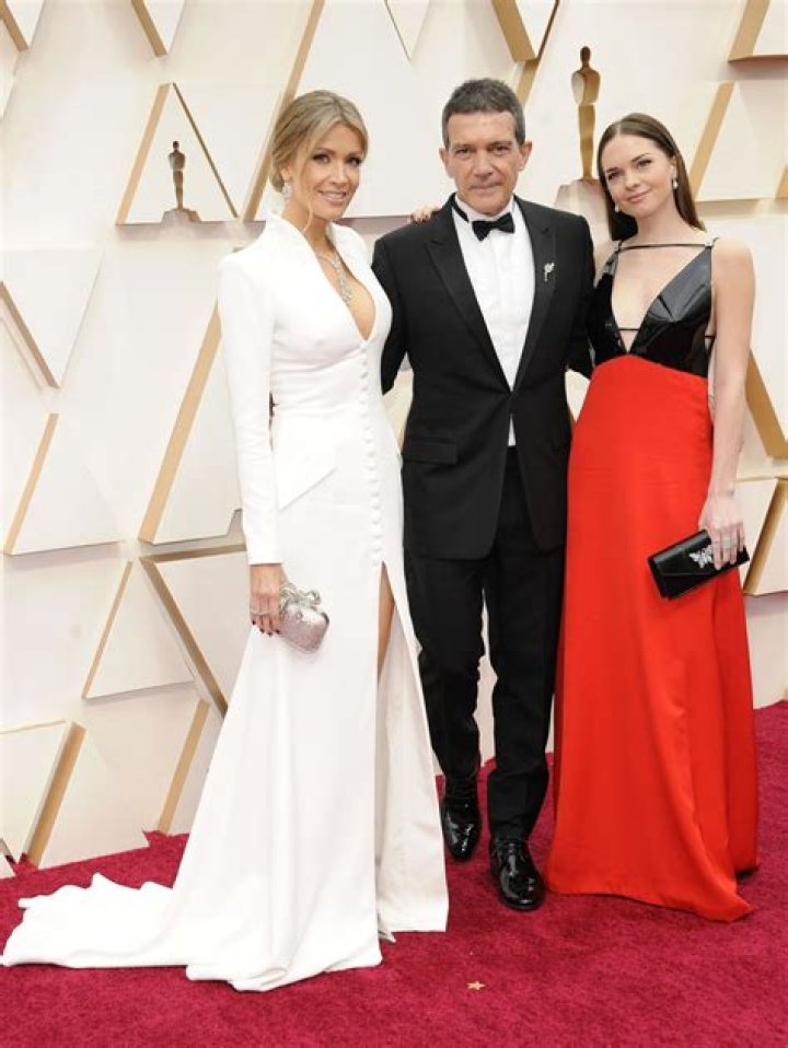 Oscars 2020 Red Carpet: Antonio Banderas, Daughter Stella Arrive