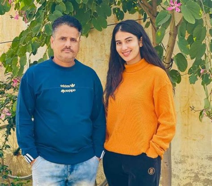 Pari Pandher Height, Age, Boyfriend, Family, Biography & More » StarsUnfolded
