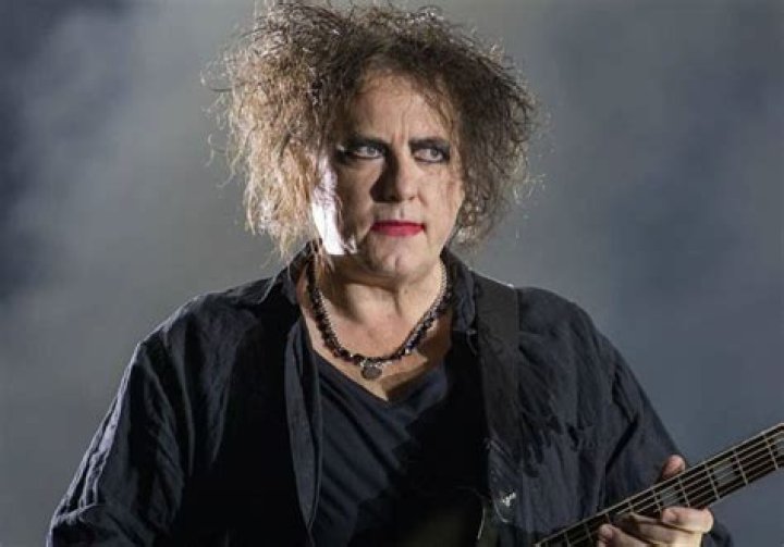 Robert Smith Biography, Age, Wiki, Height, Weight, Girlfriend, Family & More
