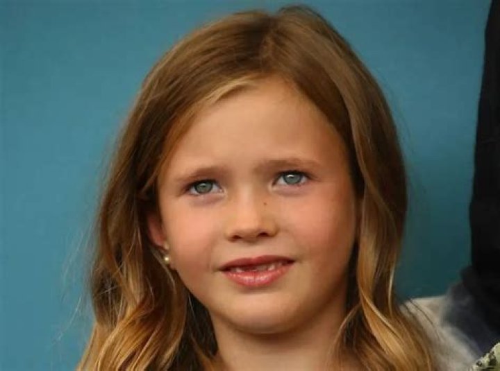 Sabrina Dhowre Biography, Age, Wiki, Net Worth, Height, Weight, Boyfriend, Family & More