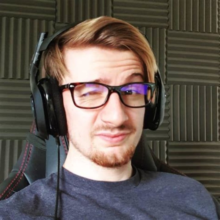 Who is 8 Bitryan? Is he single? Real Name, Age, Net Worth, Bio