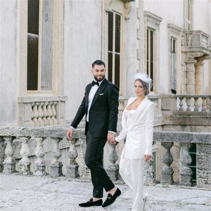 Who is Kacie Hosmer, wife of Eric Hosmer? His parent, family, salary, networth, jersey