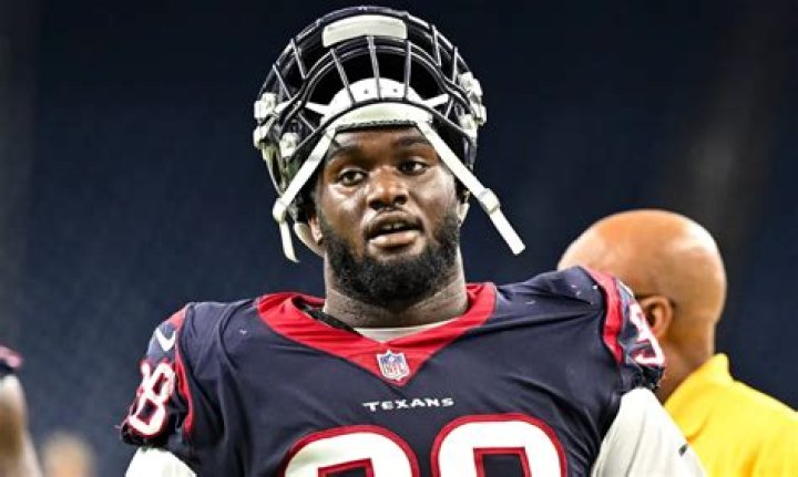 Who is Michael Dwumfour Dating Right Now? His Girlfriend, Parents, Family, Net Worth, Salary, and Jersey