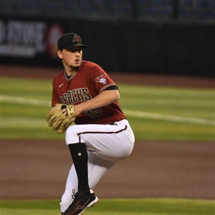 Who is Taylor Clarke wife of Taylor Clarke? His parents, family, salary, net worth, jersey