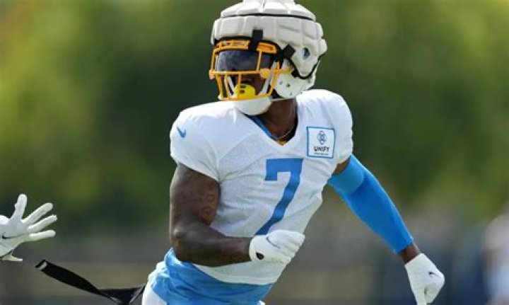 Who is the Girlfriend of Gerald Everett? His Parents, Family, Salary, Jersey