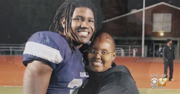 Who is the Girlfriend of Nick Bolton? His Parents, Family, Salary, Jersey