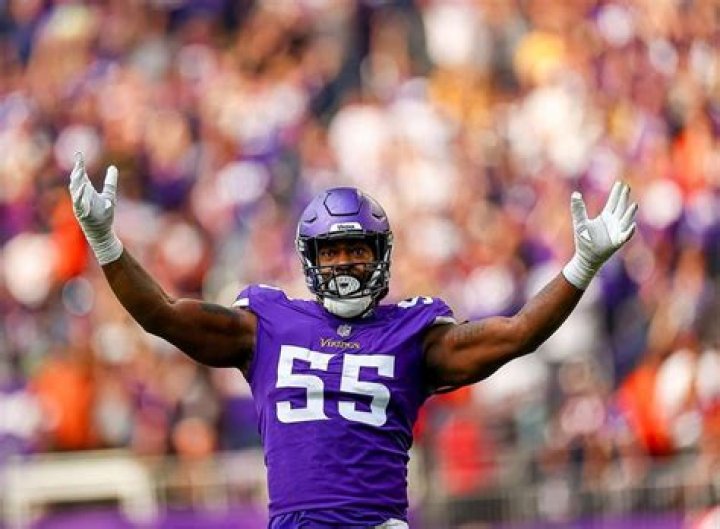 Who is the Girlfriend of Za’Darius Smith? His Parents, Family, Salary, Jersey