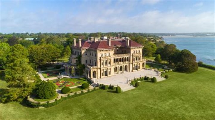 Who Owns the Biltmore Company and the Vanderbilts' Biltmore Estate?