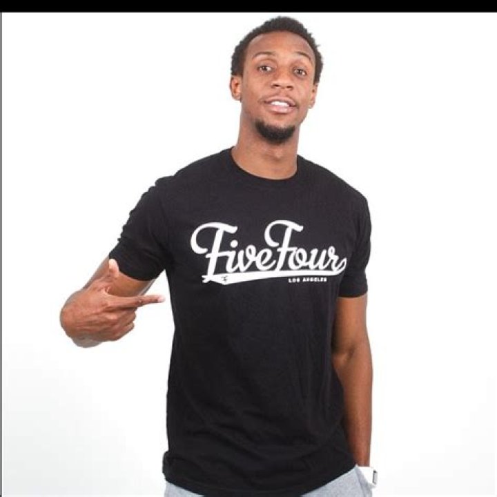 Whom does Ish Smith dating? His Girlfriend, Parents, Family, Salary, Jersey